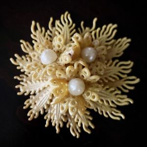 Antique (1920s) Sea Anemone Yellow Molded Plastic-Like Brooch